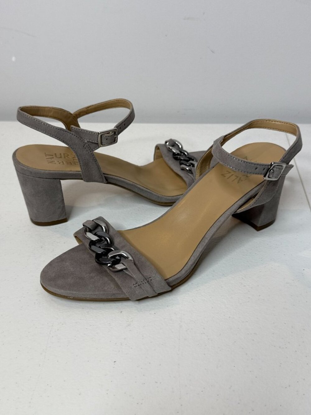 Naturalizer Bristol 2 Size 7 Gray Faux Suede Chain Block Heel Sandals Minimalist